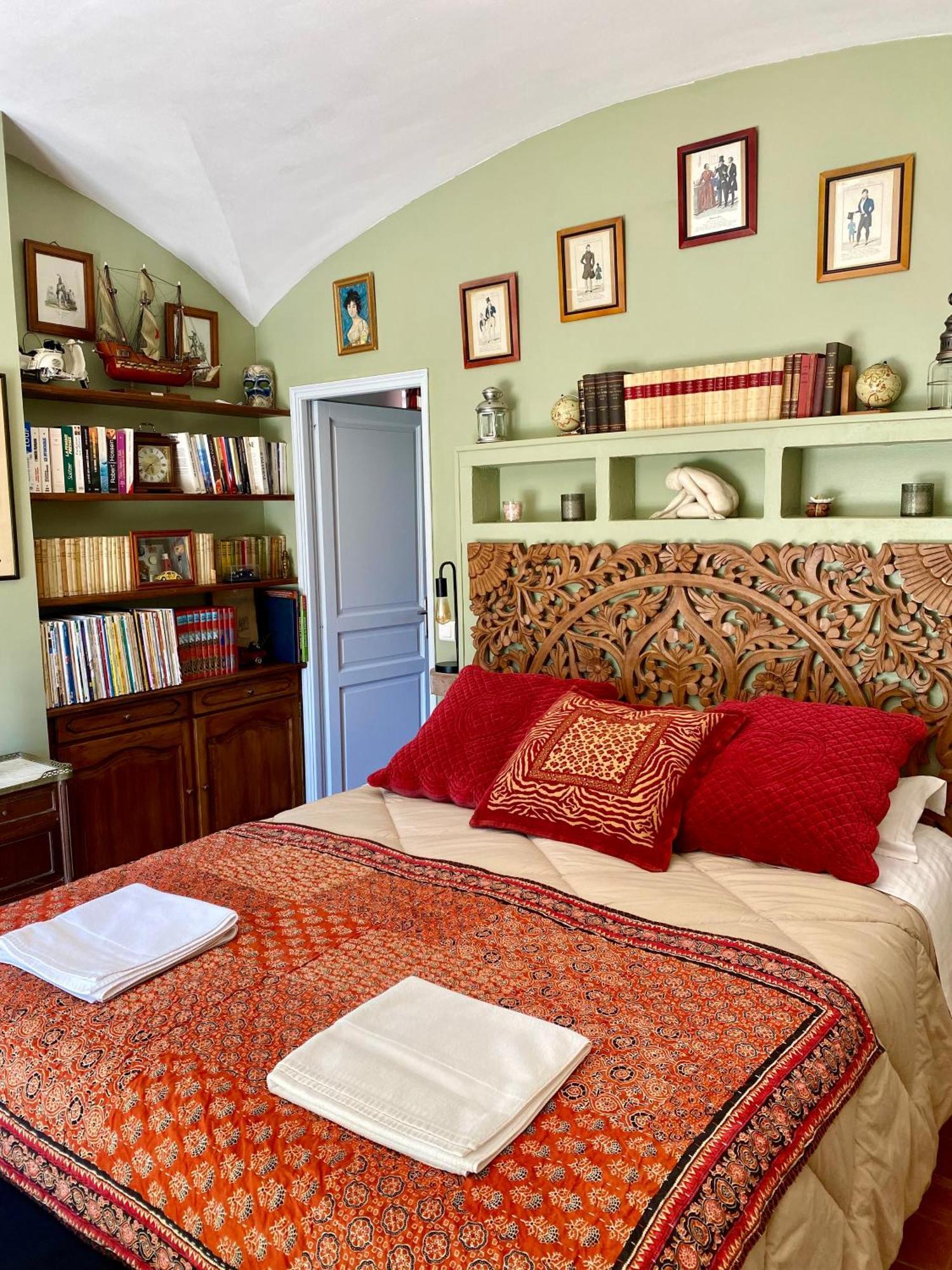 Domaine Du Commandeur Bed & Breakfast Mondragon Eksteriør bilde